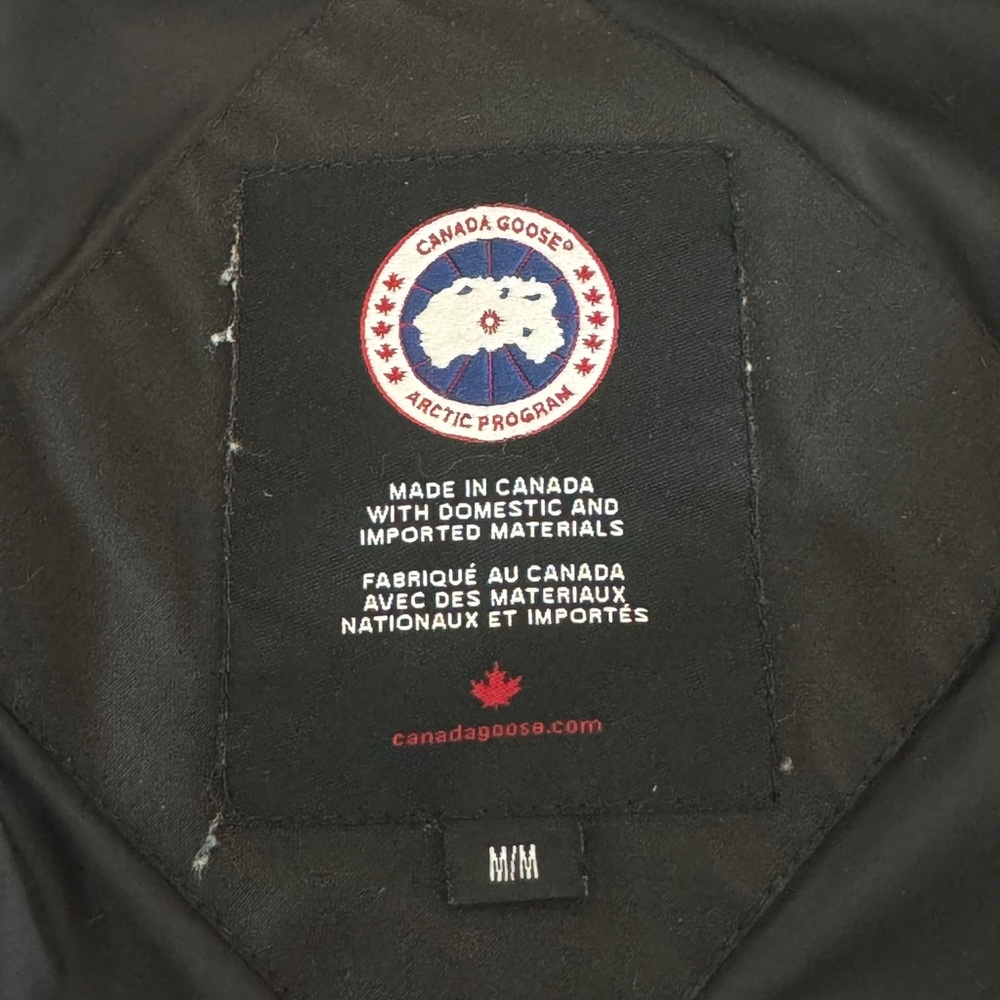 Canada Goose Woman parks with natural fur - Picture 3 of 5